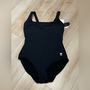 TYR Black Scoopneck Centerlift Women's One Piece Swimsuit